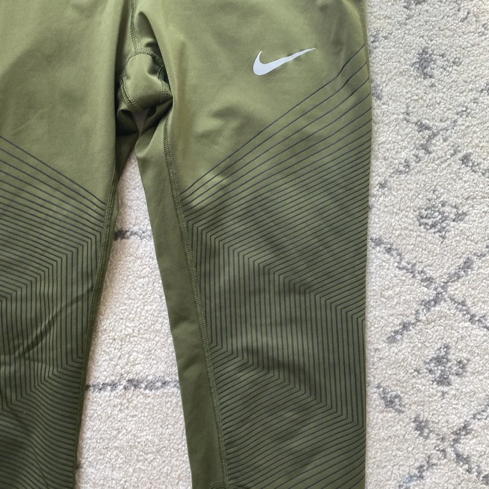 Nike leggings - Picture 2 of 7